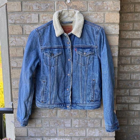 LEVI’S EX-BOYFRIEND SHERPA TRUCKER JACKET - Picture 3 of 7